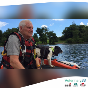 El Dr. Neil Powell, investigador principal del estudio, con su perro Fern. Imagen cedida por Queen’s University Belfast.
